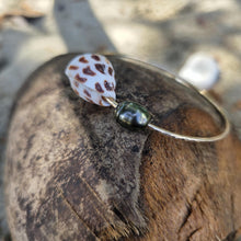 Load image into Gallery viewer, READY TO SHIP Closed Bangle 14k Gold Fill with Civa Fiji Saltwater Pearl & Shell - FJD$
