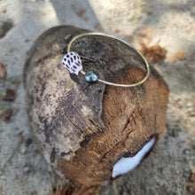 Load image into Gallery viewer, READY TO SHIP Closed Bangle 14k Gold Fill with Civa Fiji Saltwater Pearl & Shell - FJD$