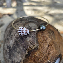 Load image into Gallery viewer, READY TO SHIP Closed Bangle 14k Gold Fill with Civa Fiji Saltwater Pearl & Shell - FJD$