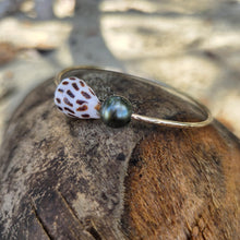 Load image into Gallery viewer, READY TO SHIP Closed Bangle 14k Gold Fill with Civa Fiji Saltwater Pearl & Shell - FJD$