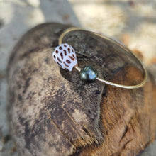 Load image into Gallery viewer, READY TO SHIP Closed Bangle 14k Gold Fill with Civa Fiji Saltwater Pearl & Shell - FJD$