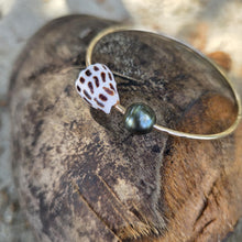 Load image into Gallery viewer, READY TO SHIP Closed Bangle 14k Gold Fill with Civa Fiji Saltwater Pearl & Shell - FJD$