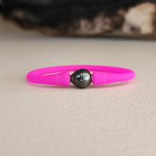 Load image into Gallery viewer, READY TO SHIP Unisex Civa Fiji Pearl Bracelet - Soft Stretch Rubber FJD$