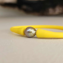Load image into Gallery viewer, READY TO SHIP Unisex Civa Fiji Pearl Bracelet - Soft Stretch Rubber FJD$