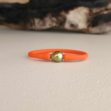 Load image into Gallery viewer, READY TO SHIP Unisex Civa Fiji Pearl Bracelet - Soft Stretch Rubber FJD$