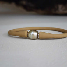 Load image into Gallery viewer, READY TO SHIP Unisex Civa Fiji Pearl Bracelet - Soft Stretch Rubber FJD$