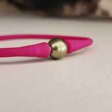 Load image into Gallery viewer, READY TO SHIP Unisex Civa Fiji Pearl Bracelet - Soft Stretch Rubber FJD$