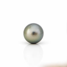 Load image into Gallery viewer, Single pearl on a white background