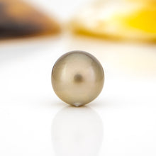 Load image into Gallery viewer, Single pearl on a white background