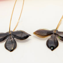 Load image into Gallery viewer, READY TO SHIP Flower Oyster Shell Hoop Earrings - 14k Gold Filled FJD$