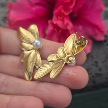 Load image into Gallery viewer, READY TO SHIP Freshwater Pearl Stud Earrings - Gold Plated FJD$