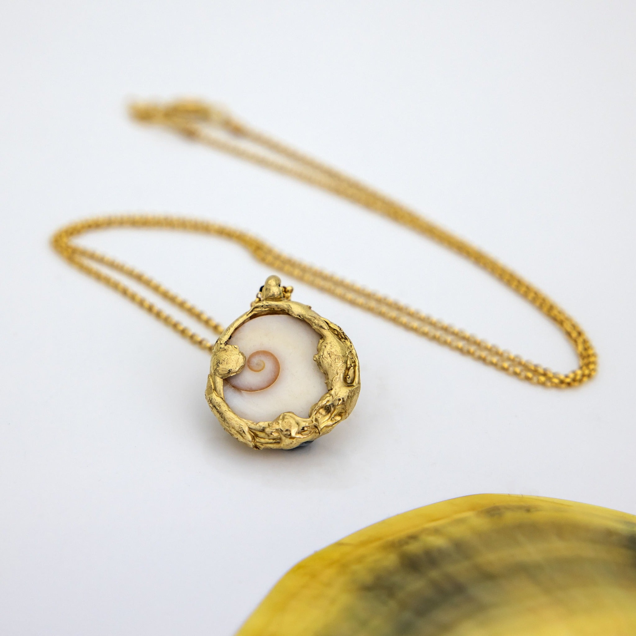 CONTACT US TO RECREATE THIS SOLD OUT STYLE Cast Cats eye Shell 