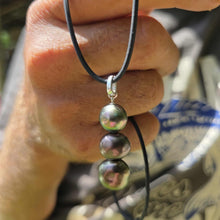 Load image into Gallery viewer, READY TO SHIP Unisex Civa Fiji Saltwater Pearl Trio Necklace - Rubber FJD$