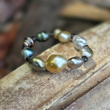 Load image into Gallery viewer, READY TO SHIP Keshi Pearl Stretch Ring with bead detail FJD$