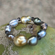 Load image into Gallery viewer, READY TO SHIP Keshi Pearl Stretch Ring with bead detail FJD$