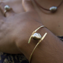 Load image into Gallery viewer, CONTACT US TO RECREATE THIS SOLD OUT STYLE Fiji Saltwater Pearl Bracelet- 14k Gold Fill - Adorn Pacific - Bracelets