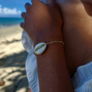 CHOOSE A COLOUR Cowrie Shell & Glass Bead Single Chain Bracelet in 14k Gold Fill - FJD$