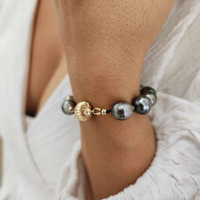 Load image into Gallery viewer, CONTACT US TO RECREATE THIS SOLD OUT STYLE Saltwater Pearl Bracelet in 14k Solid Gold - FJD$
