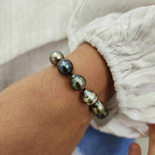 Load image into Gallery viewer, CONTACT US TO RECREATE THIS SOLD OUT STYLE Saltwater Pearl Bracelet in 14k Solid Gold - FJD$
