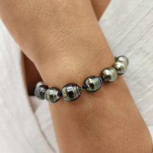 Load image into Gallery viewer, CONTACT US TO RECREATE THIS SOLD OUT STYLE Saltwater Pearl Bracelet in 14k Solid Gold - FJD$
