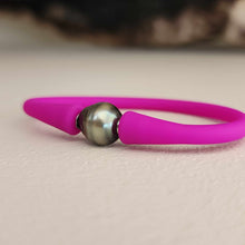Load image into Gallery viewer, READY TO SHIP Unisex Civa Fiji Pearl Bracelet - Soft Stretch Rubber FJD$
