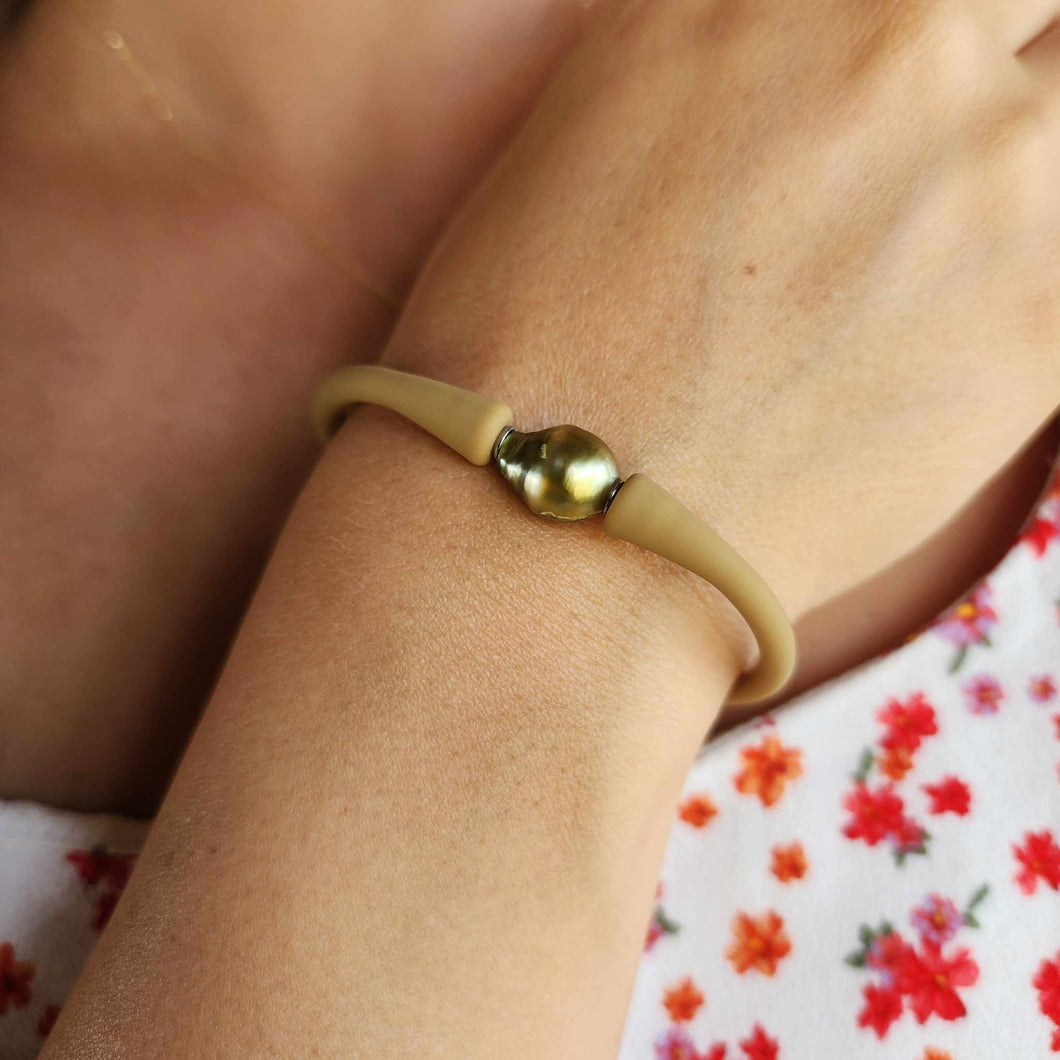 READY TO SHIP Unisex Civa Fiji Pearl Bracelet - Soft Stretch Rubber FJD$