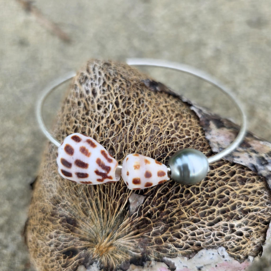 READY TO SHIP Closed Bangle 925 Sterling Silver with Civa Fiji Saltwater Pearl & Shell - FJD$