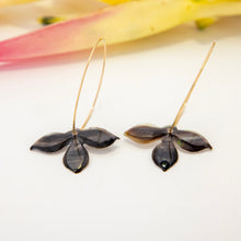Load image into Gallery viewer, READY TO SHIP Flower Oyster Shell Hoop Earrings - 14k Gold Filled FJD$
