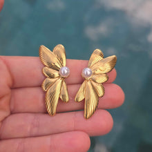 Load image into Gallery viewer, READY TO SHIP Freshwater Pearl Stud Earrings - Gold Plated FJD$
