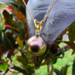 CONTACT US TO RECREATE THIS SOLD OUT STYLE Civa Fiji Pearl Necklace with Diamond Set Pendant - 14k Solid Gold FJD$