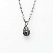 Load image into Gallery viewer, A silver-toned chain necklace featuring a single dark, iridescent baroque pearl pendant, shown against a plain white background.
