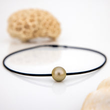 Load image into Gallery viewer, READY TO SHIP Unisex Civa Fiji Saltwater Pearl Necklace - Stretch Rubber FJD$

