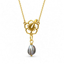 Load image into Gallery viewer, A gold necklace featuring a flower-shaped pendant with a dangling keshi pearl, shown against a plain white background.
