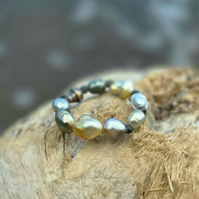 Load image into Gallery viewer, READY TO SHIP Keshi Pearl Stretch Ring with bead detail FJD$
