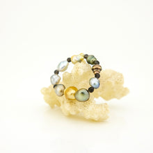 Load image into Gallery viewer, READY TO SHIP Keshi Pearl Stretch Ring with bead detail FJD$
