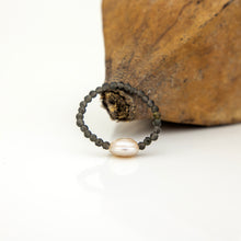 Load image into Gallery viewer, READY TO SHIP Keshi Pearl Stretch Ring with bead detail FJD$
