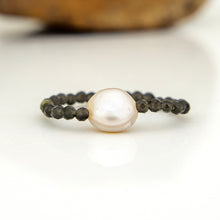 Load image into Gallery viewer, READY TO SHIP Keshi Pearl Stretch Ring with bead detail FJD$
