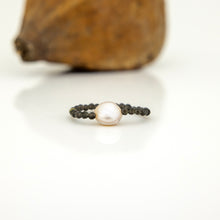 Load image into Gallery viewer, READY TO SHIP Keshi Pearl Stretch Ring with bead detail FJD$
