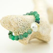Load image into Gallery viewer, READY TO SHIP Keshi Pearl Stretch Ring with bead detail FJD$
