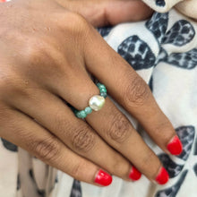 Load image into Gallery viewer, READY TO SHIP Keshi Pearl Stretch Ring with bead detail FJD$
