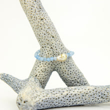 Load image into Gallery viewer, READY TO SHIP Keshi Pearl Stretch Ring with bead detail FJD$
