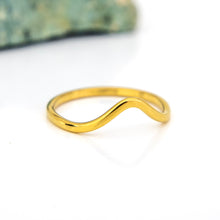 Load image into Gallery viewer, Gold ring with wavy design on a white background
