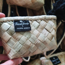 Load image into Gallery viewer, Fijian VoiVoi Handwoven Zippered Purse $FJD - Adorn Pacific - Handbags
