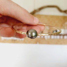 Load image into Gallery viewer, CONTACT US TO RECREATE THIS SOLD OUT STYLE Saltwater Pearl Closed Bangle in 14k Gold Fill - FJD$ - Adorn Pacific - All Products
