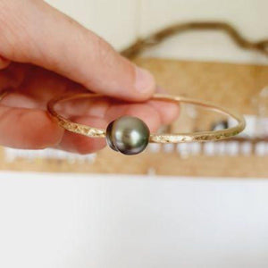 CONTACT US TO RECREATE THIS SOLD OUT STYLE Saltwater Pearl Closed Bangle in 14k Gold Fill - FJD$ - Adorn Pacific - All Products